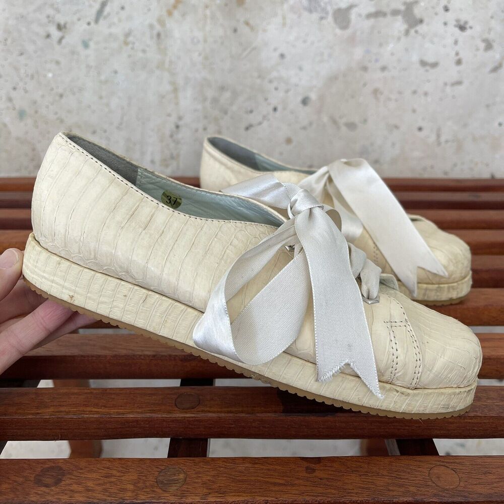 Vintage 80’s Cream Python Skin Shoes w/ Silk Ribbon Laces, Size 7